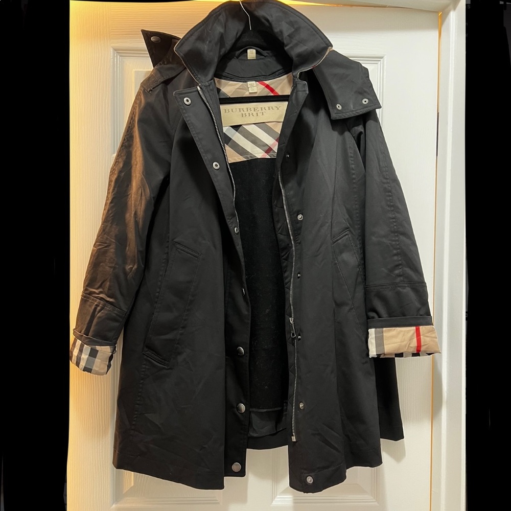 Burberry Trench Coat: black, size US 6, removable fleece liner, removable hood
